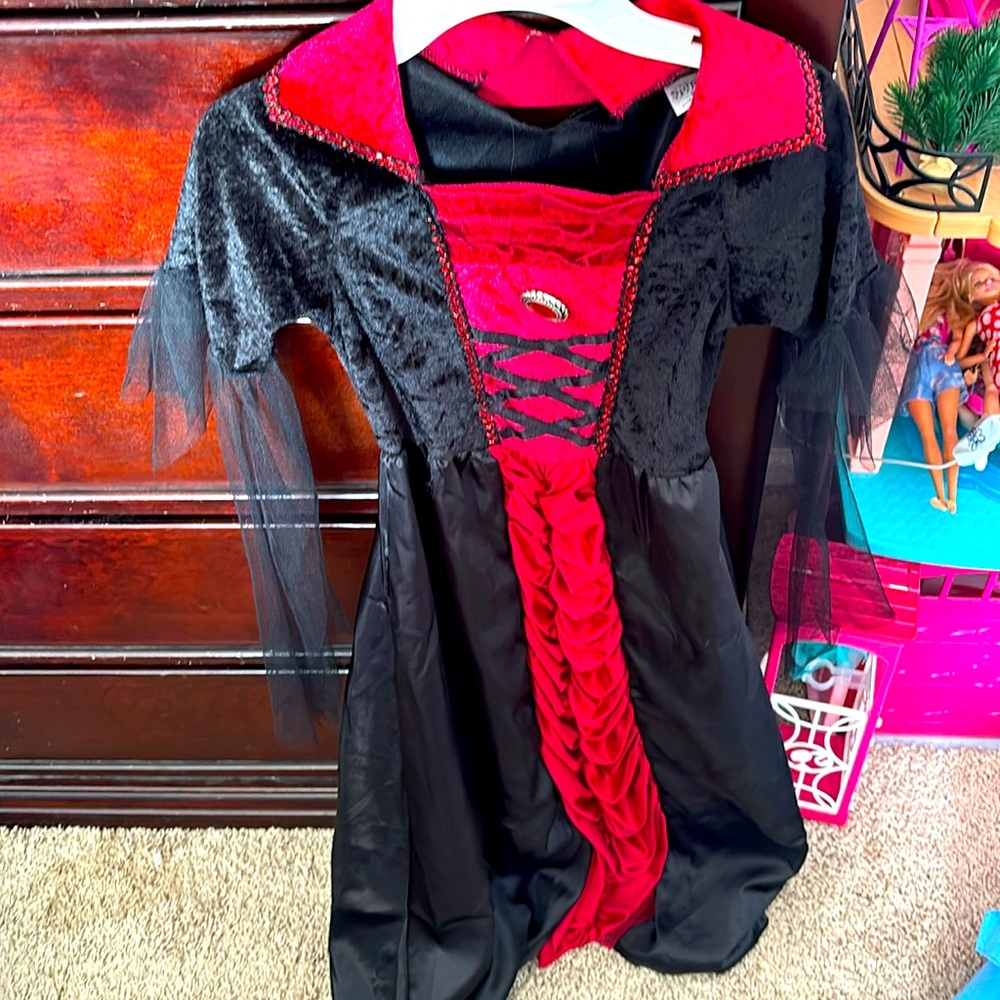 Halloween Lady Vampire Costume Size Medium from Spirit of Halloween